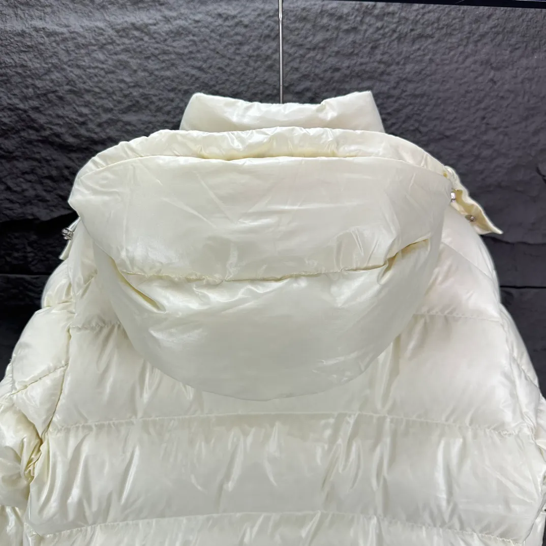 P390 Moncler/ 2026 70 、 。 DNA ， ， 。 Classic ， 、 。 Classic 70 。 Quality， 90 ，Premium Quality ， ，Black ！ Sizes M-3XL